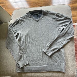 Men’s grey sweater